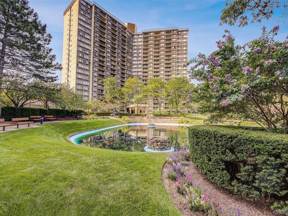 1 Bay Club Drive 5H, Bayside NY 11360