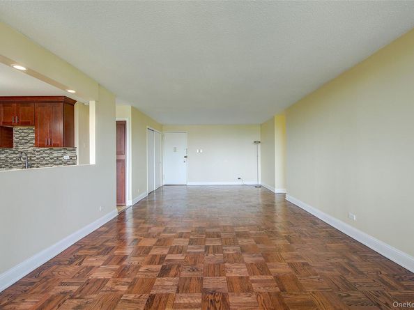 1 Bay Club Drive 5H, Bayside NY 11360