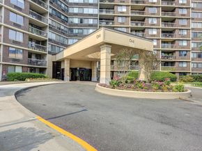 1 Bay Club Drive 5H, Bayside NY 11360