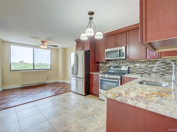 1 Bay Club Drive 5H, Bayside NY 11360