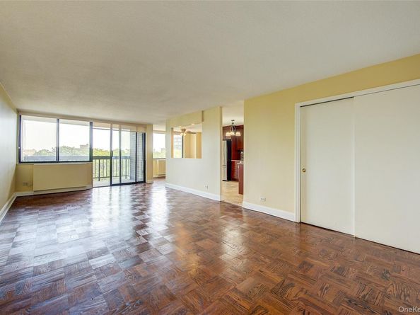 1 Bay Club Drive 5H, Bayside NY 11360
