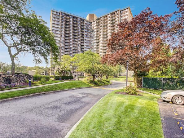 1 Bay Club Drive 5H, Bayside NY 11360