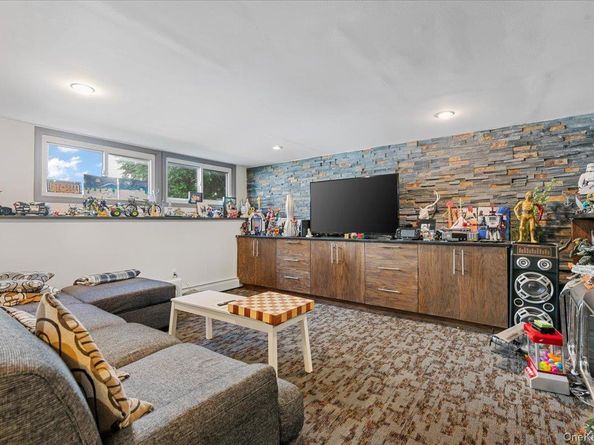844 Flanders Drive, Valley Stream NY 11581