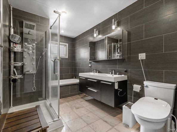 844 Flanders Drive, Valley Stream NY 11581
