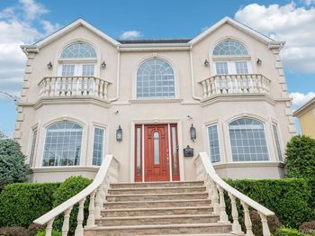 833 Glen Drive