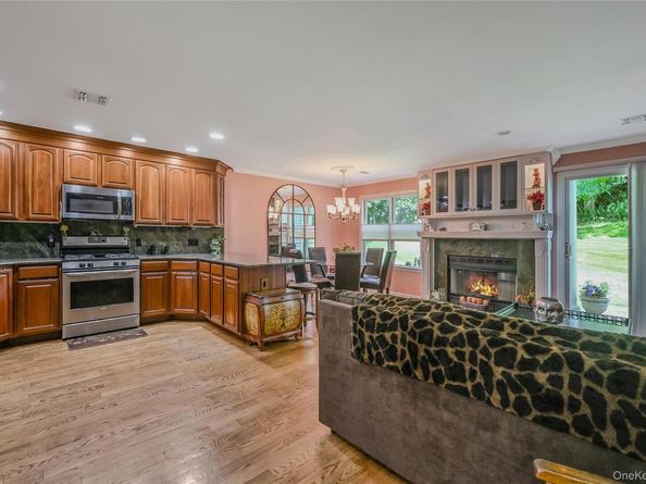 1202 Willow Pond Drive, Riverhead NY 11901