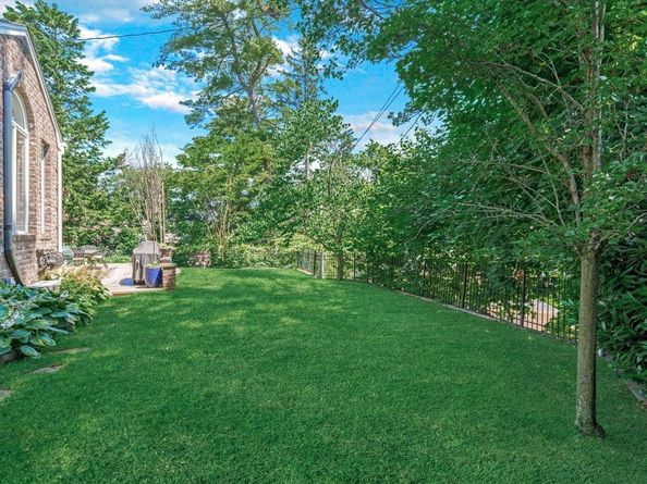 44 Mountain Cut, Manhasset NY 11030