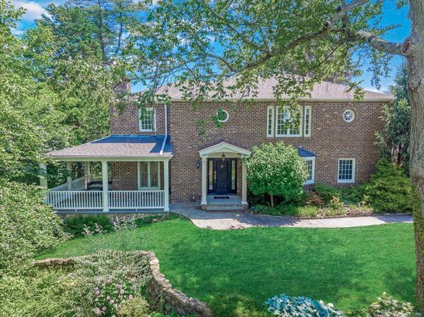 44 Mountain Cut, Manhasset NY 11030