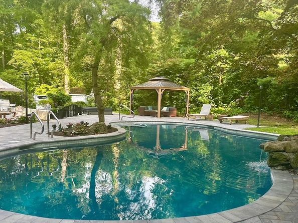 65 Avery Road, Woodbury NY 11797