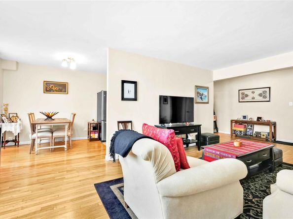 209-10 41 Avenue 2J, Bayside NY 11361