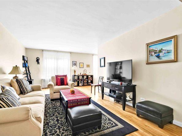 209-10 41 Avenue 2J, Bayside NY 11361