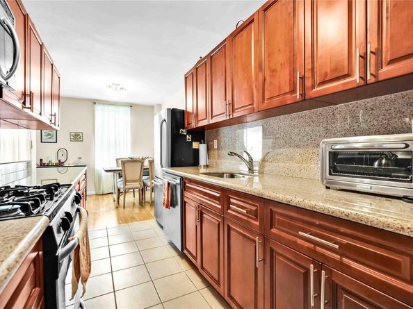 209-10 41 Avenue 2J, Bayside NY 11361