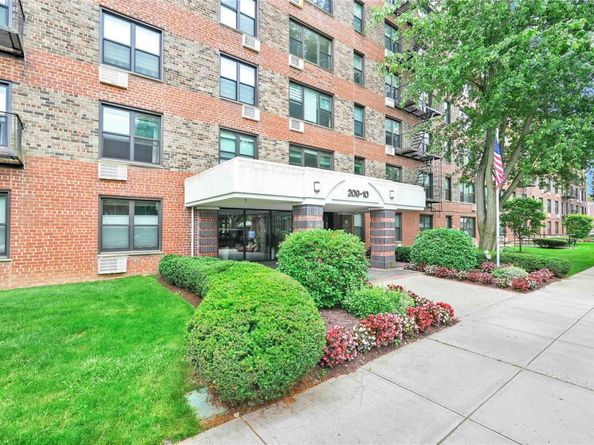 209-10 41 Avenue 2J, Bayside NY 11361
