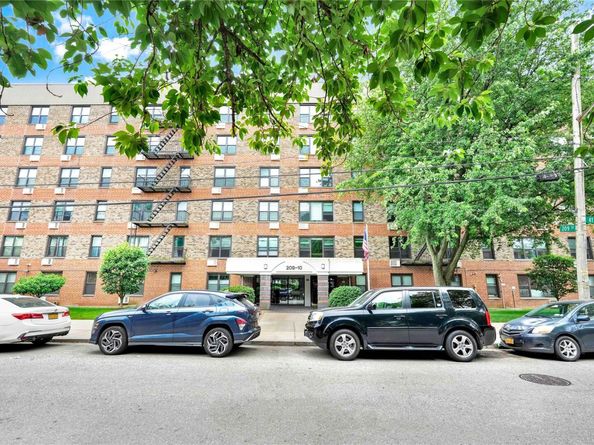 209-10 41 Avenue 2J, Bayside NY 11361