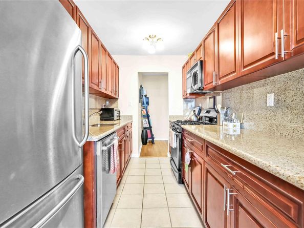 209-10 41 Avenue 2J, Bayside NY 11361