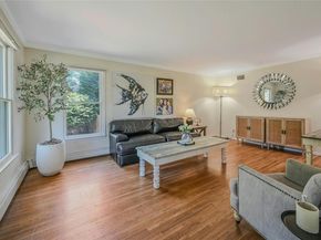 6 Settlers Way, East Setauket NY 11733