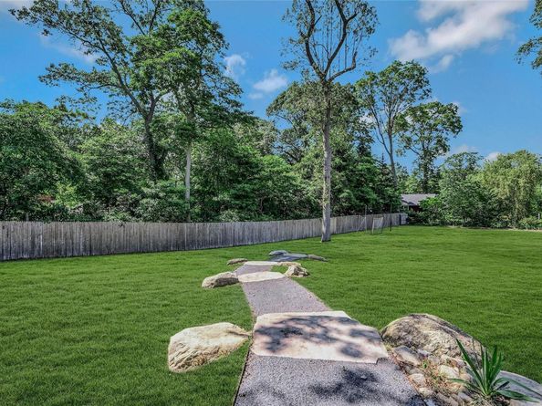6 Settlers Way, East Setauket NY 11733