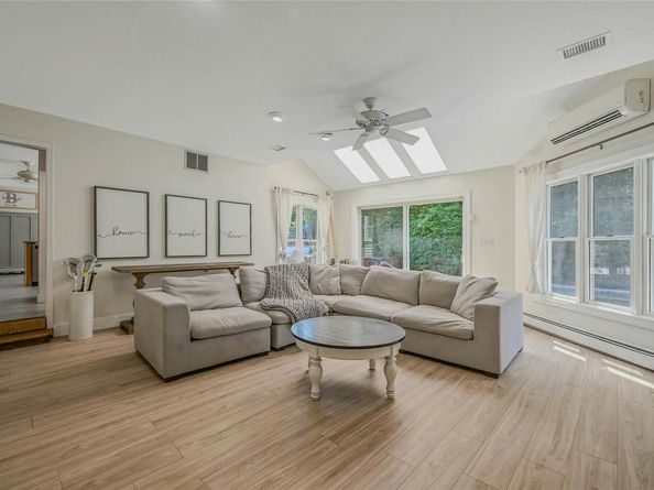 6 Settlers Way, East Setauket NY 11733