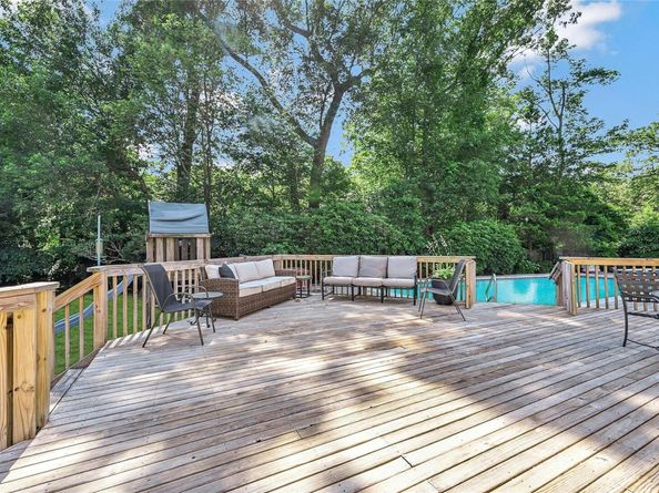 6 Settlers Way, East Setauket NY 11733