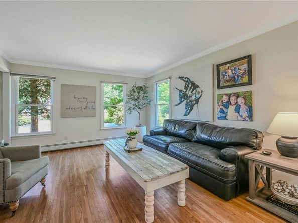 6 Settlers Way, East Setauket NY 11733