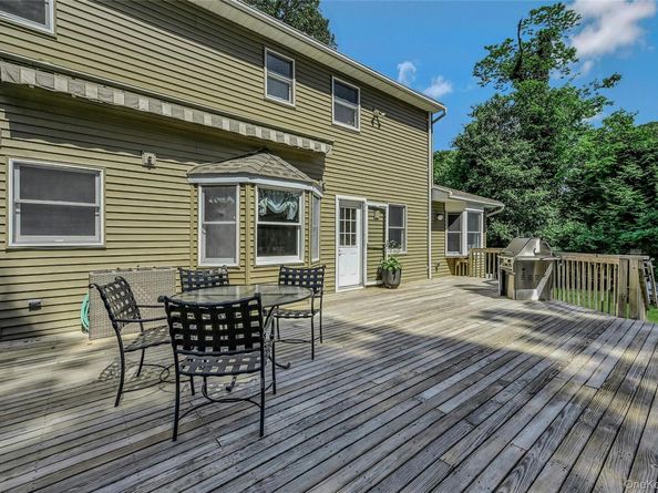 6 Settlers Way, East Setauket NY 11733