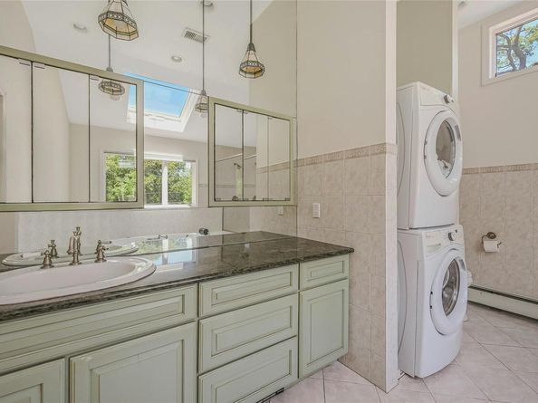 6 Settlers Way, East Setauket NY 11733
