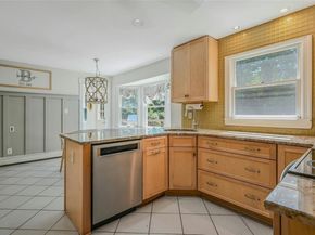 6 Settlers Way, East Setauket NY 11733