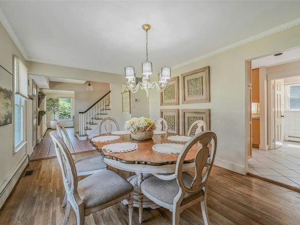 6 Settlers Way, East Setauket NY 11733