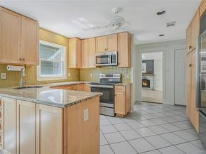 6 Settlers Way, East Setauket NY 11733