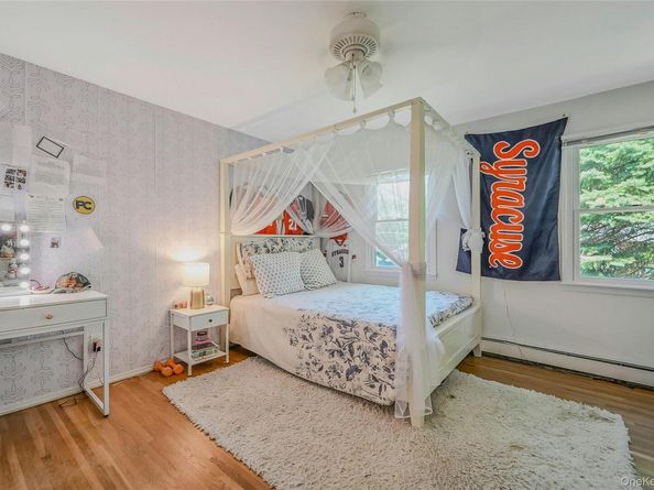 6 Settlers Way, East Setauket NY 11733