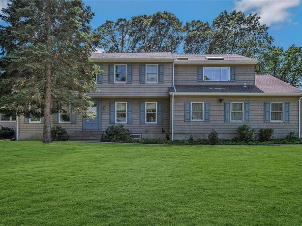 6 Settlers Way, East Setauket NY 11733