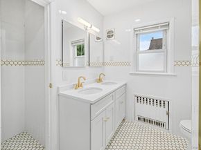 37 Keystone Place, Hewlett NY 11557