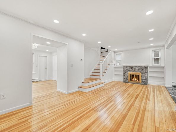37 Keystone Place, Hewlett NY 11557