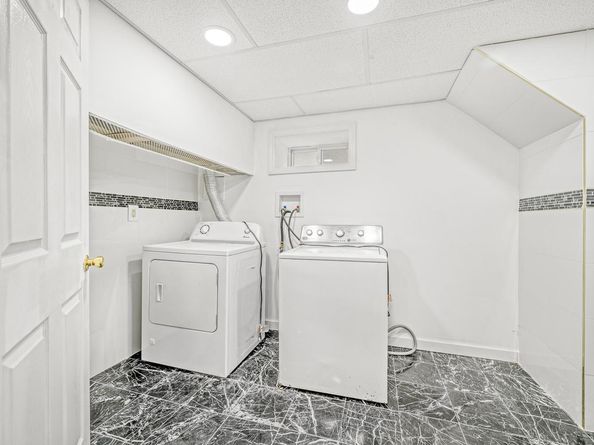 37 Keystone Place, Hewlett NY 11557