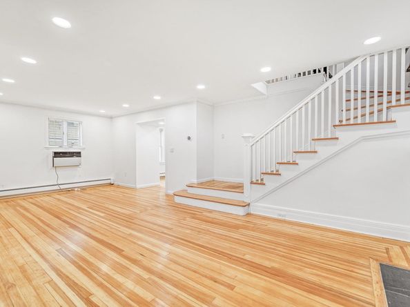 37 Keystone Place, Hewlett NY 11557