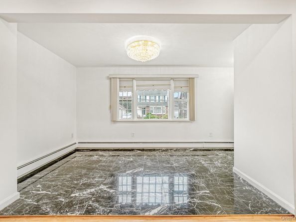 37 Keystone Place, Hewlett NY 11557