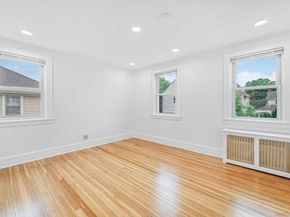 37 Keystone Place, Hewlett NY 11557