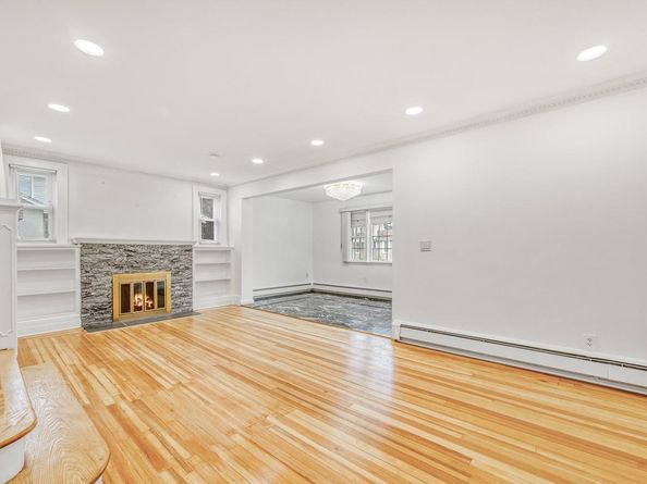 37 Keystone Place, Hewlett NY 11557