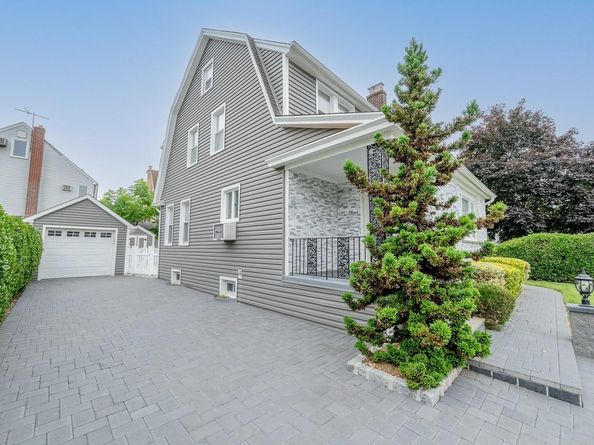 37 Keystone Place, Hewlett NY 11557