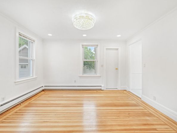 37 Keystone Place, Hewlett NY 11557