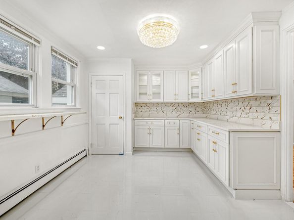 37 Keystone Place, Hewlett NY 11557