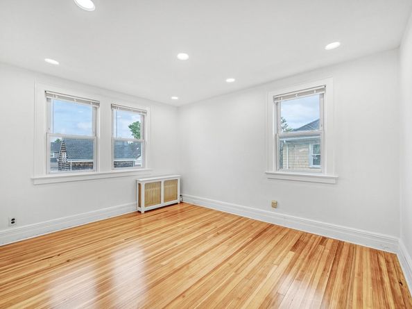 37 Keystone Place, Hewlett NY 11557