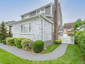 37 Keystone Place, Hewlett NY 11557