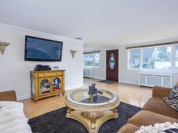 414 Pecan Street, Lindenhurst NY 11757