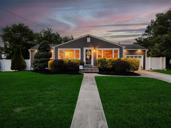 414 Pecan Street, Lindenhurst NY 11757