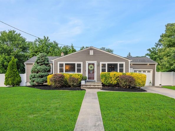 414 Pecan Street, Lindenhurst NY 11757