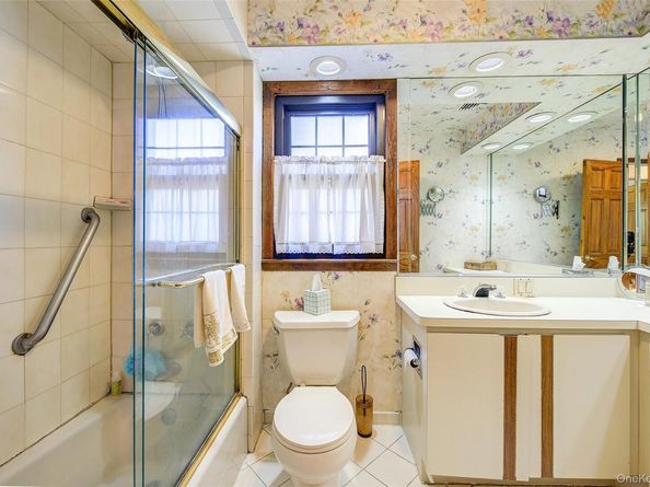 50-15 245th Street, Douglaston NY 11362