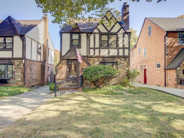 50-15 245th Street, Douglaston NY 11362