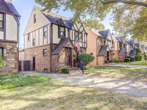 50-15 245th Street, Douglaston NY 11362