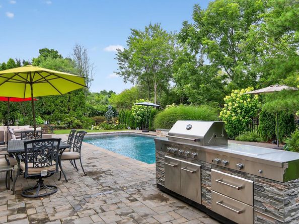 25 Holiday Pond Road, Jericho NY 11753